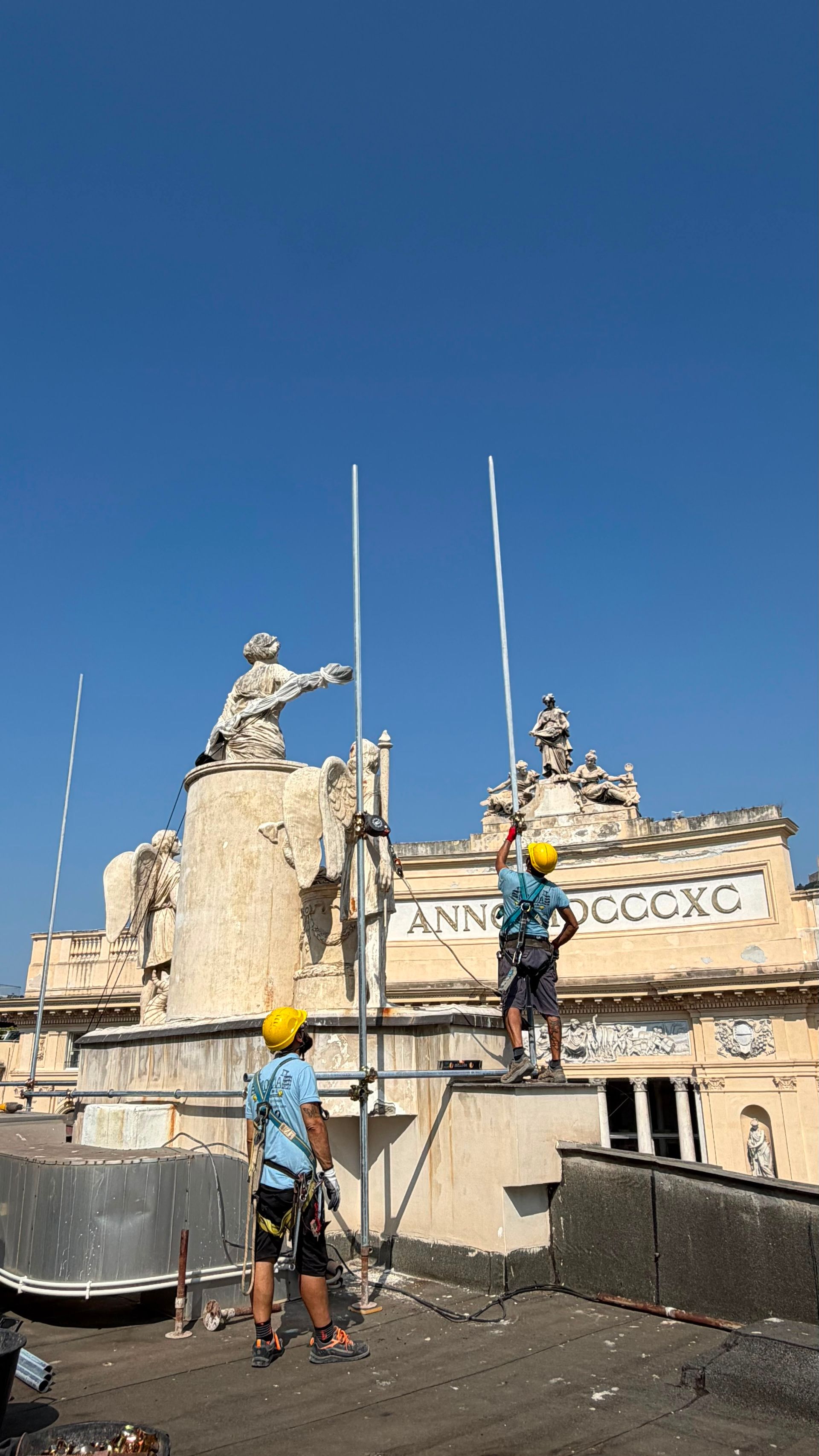 MOCCIA PONTEGGI -CANTIERE TEATRO SAN CARLO NAPOLI