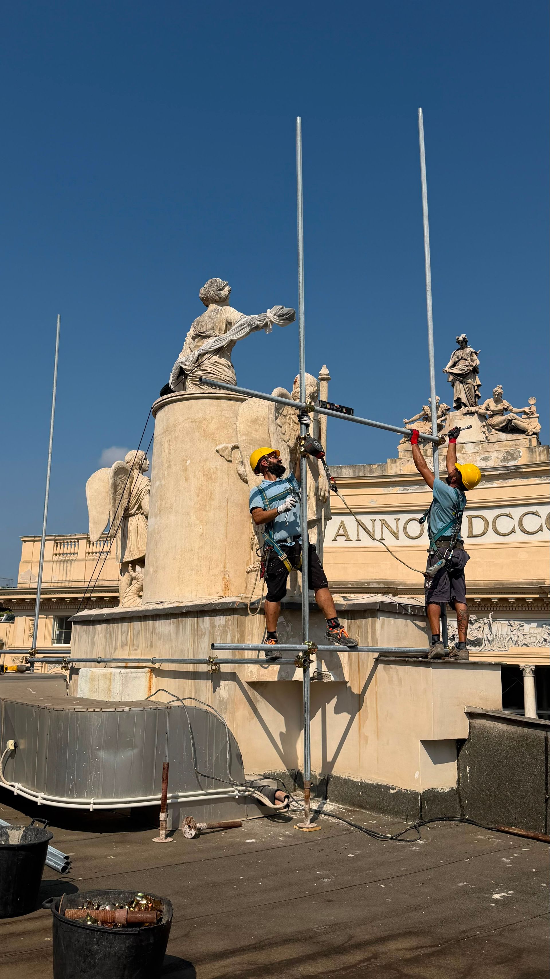 MOCCIA PONTEGGI -CANTIERE TEATRO SAN CARLO NAPOLI