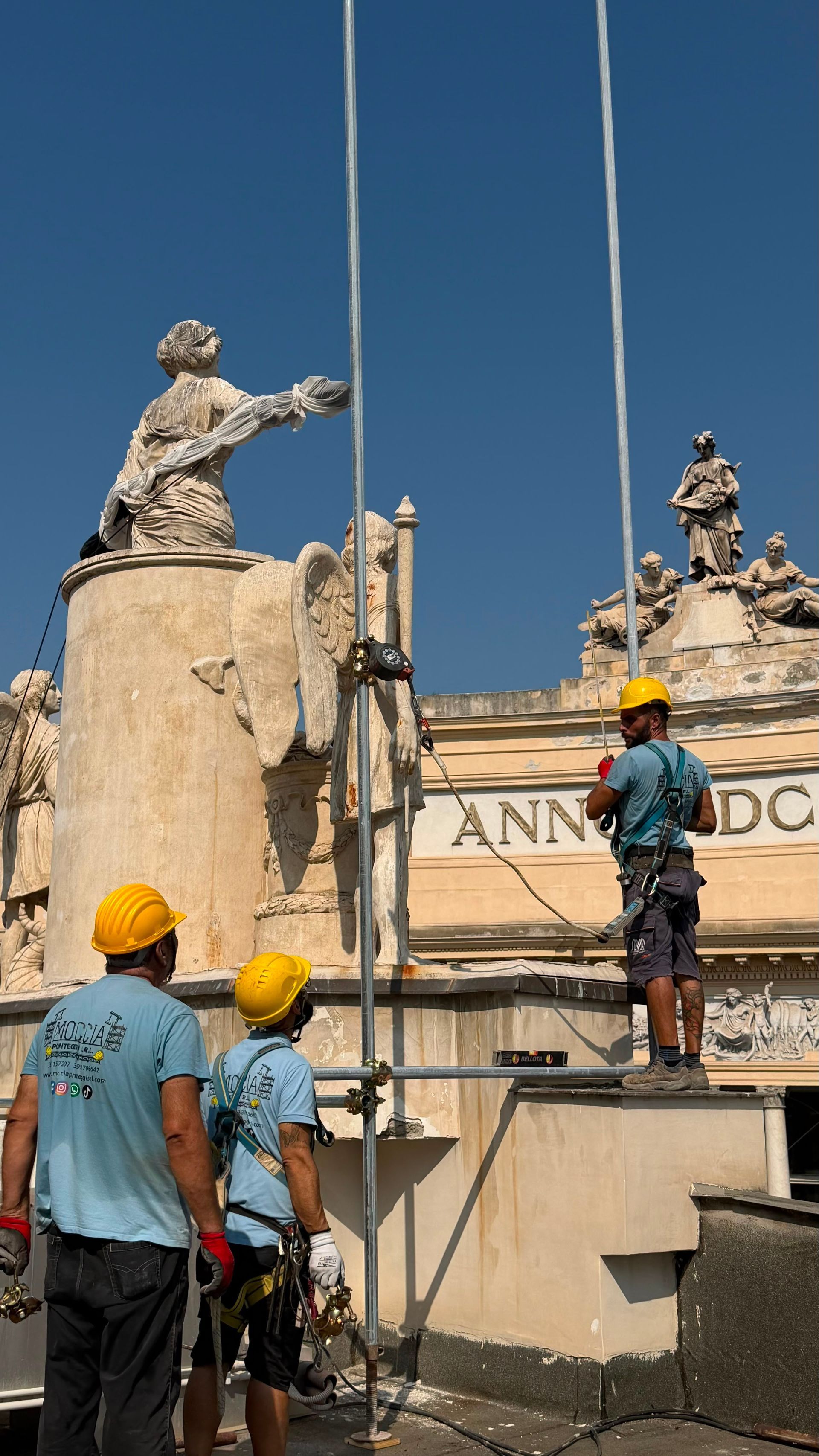 MOCCIA PONTEGGI -CANTIERE TEATRO SAN CARLO NAPOLI