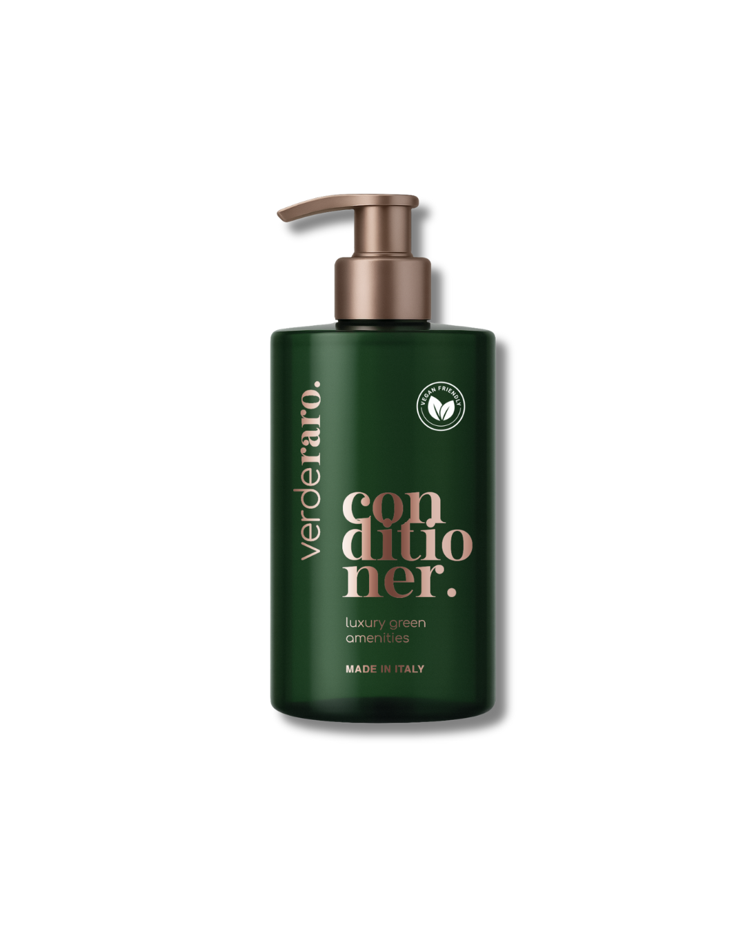 Flacone con dosatore a pompa di colore verde scuro del balsamo Verderaro con scritta dorata, centrato su uno sfondo bianco uniforme.