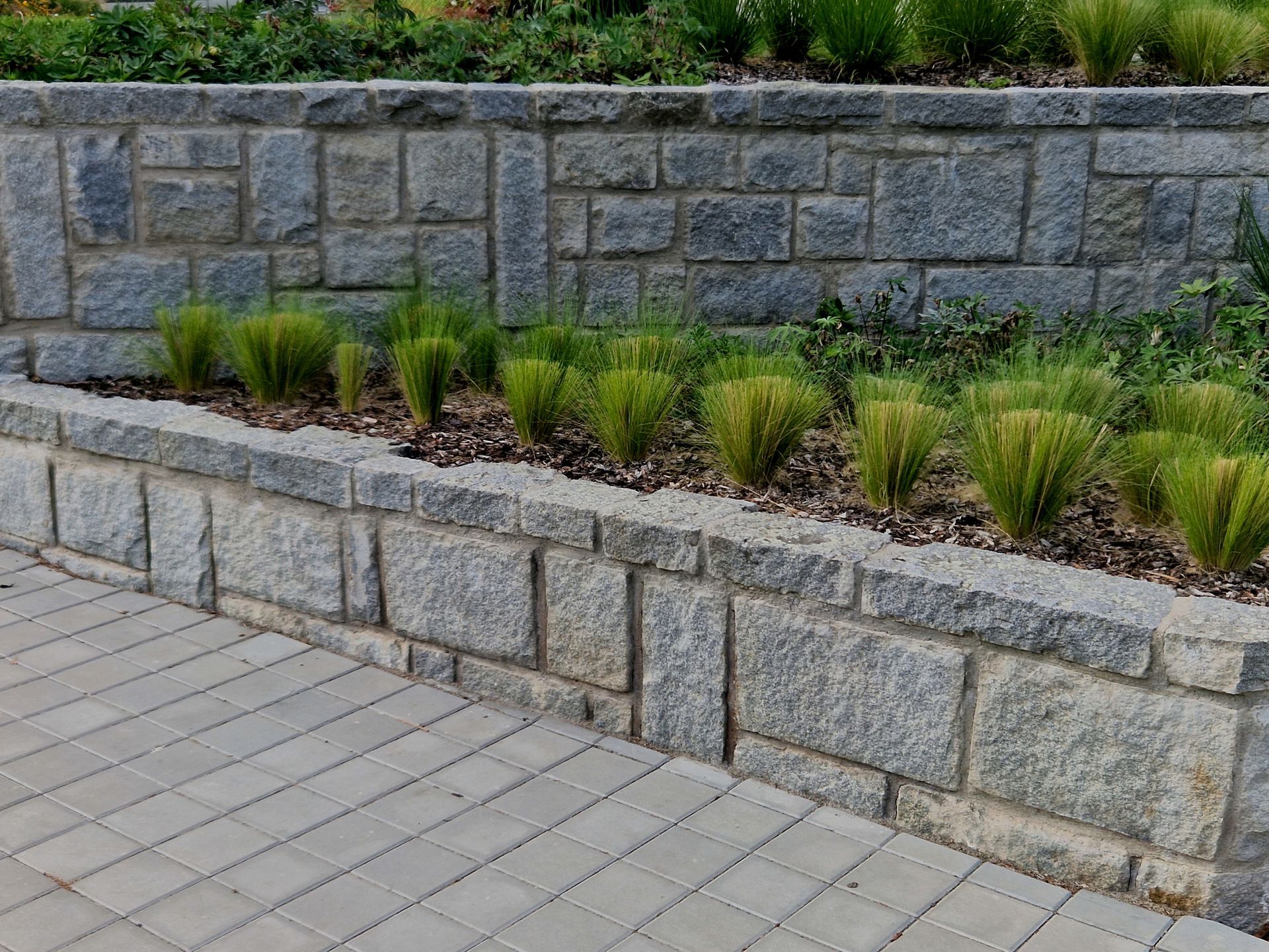 Granite Retaining Wall with A Planter Box and Green Grass — Tucker, GA — A-1 Driveway Replacement Company