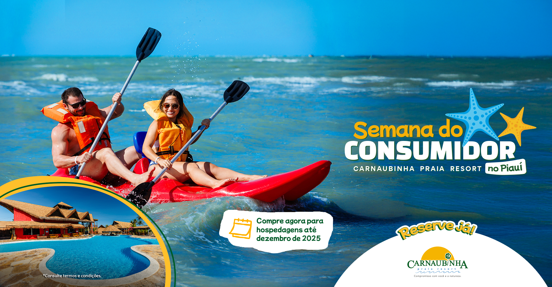 Uma família está posando para uma foto na praia.
