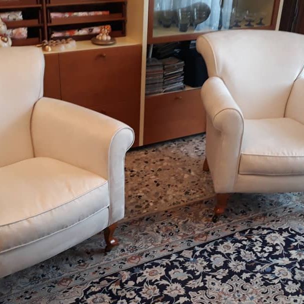 poltrone e tappeto per il soggiorno
