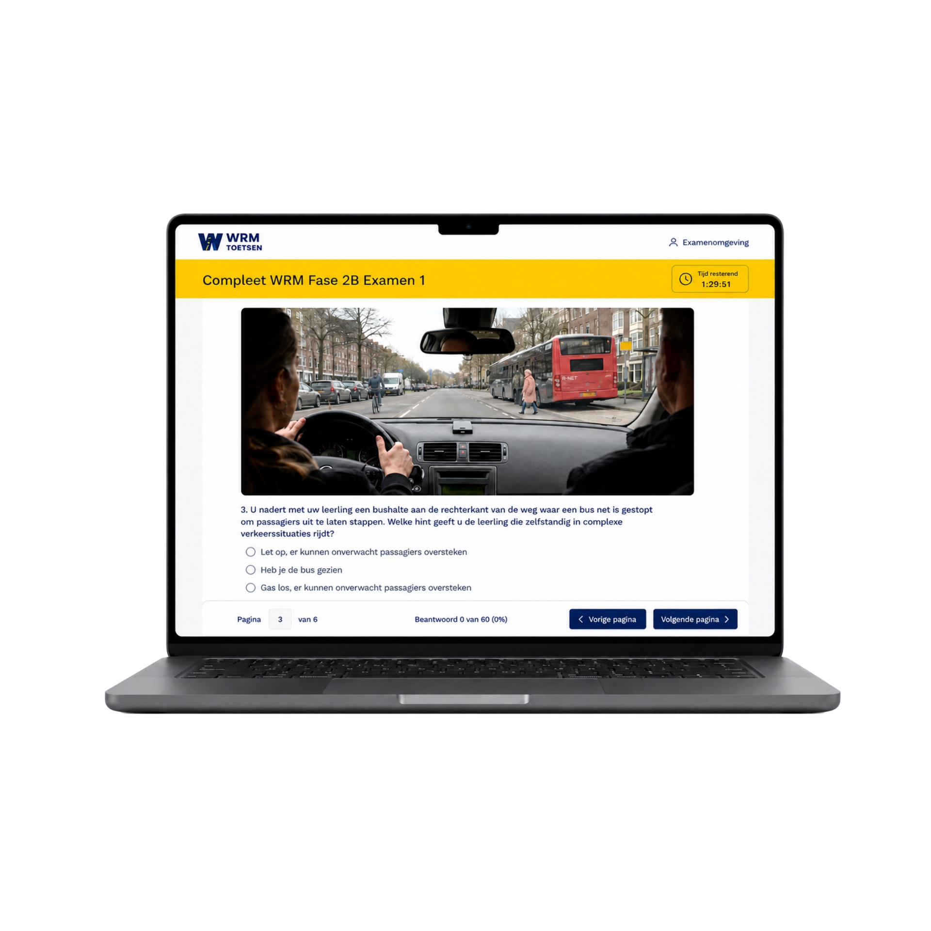 Online WRM Fase 2B-oefenexamen met verkeerssituatie op laptop