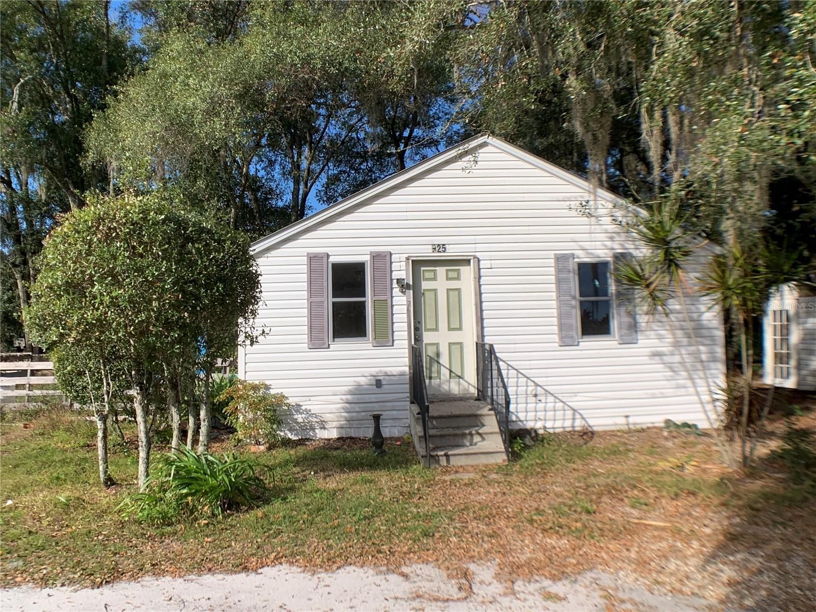 925 Stinson St Leesburg, FL 34748