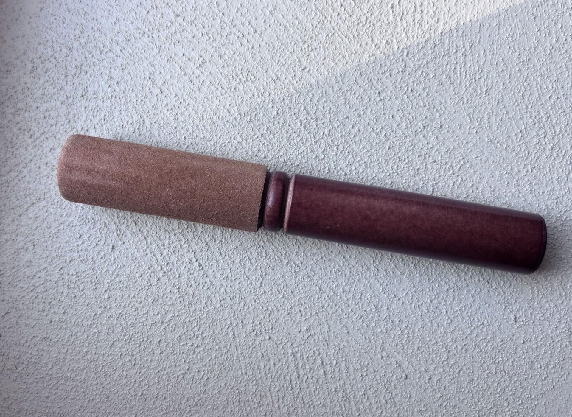 Aanstrijkstok klankschaal 16 cm | donker hout & crème
