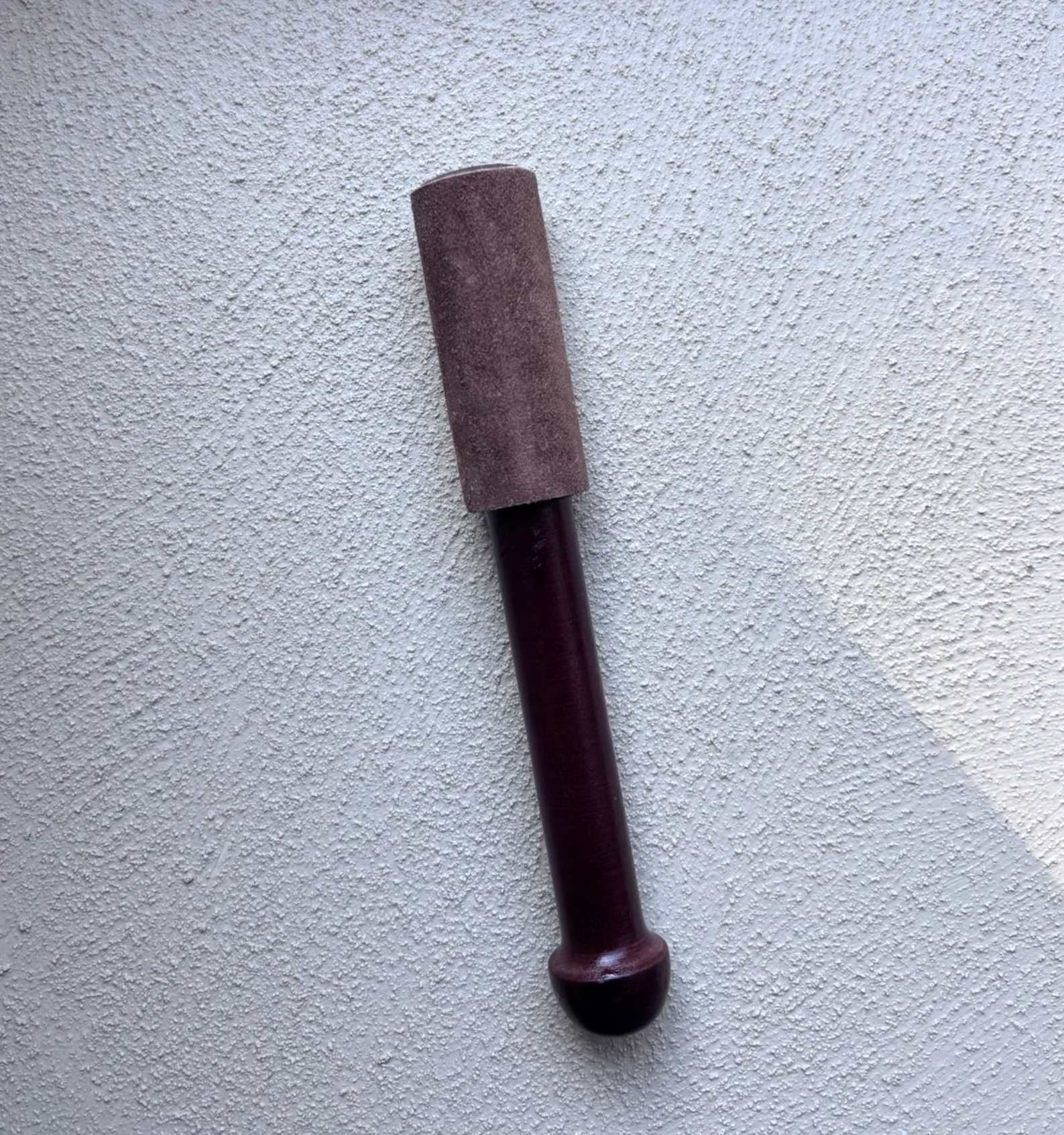Aanstrijkstok klankschaal 19 cm | donker hout & crème
