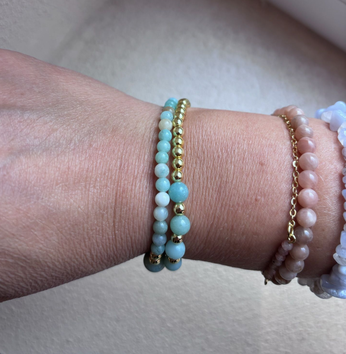 Amazoniet armbanden set – 2 armbanden met gouden details