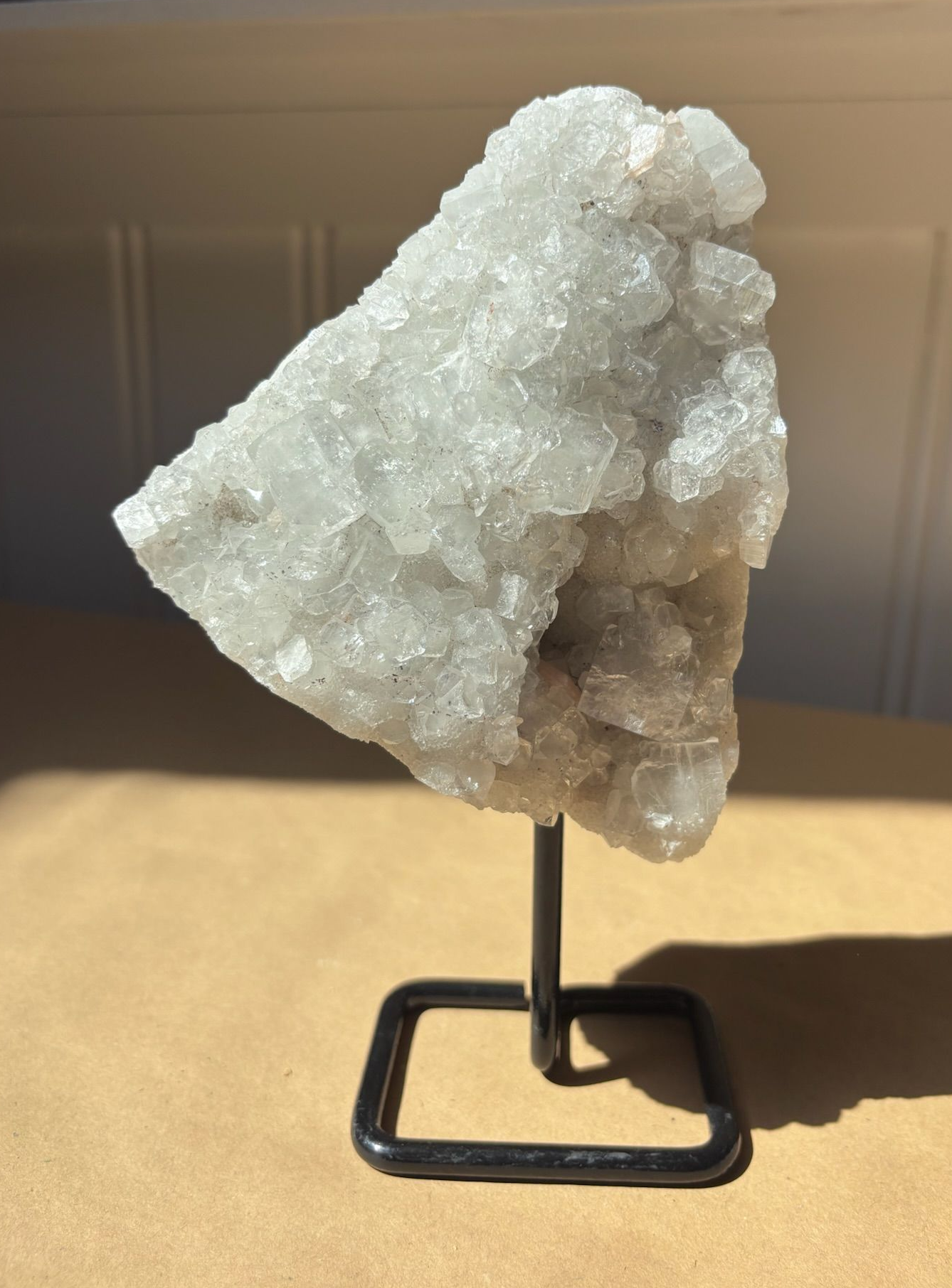 Apofyliet Cluster uit India – 20 cm incl. standaard