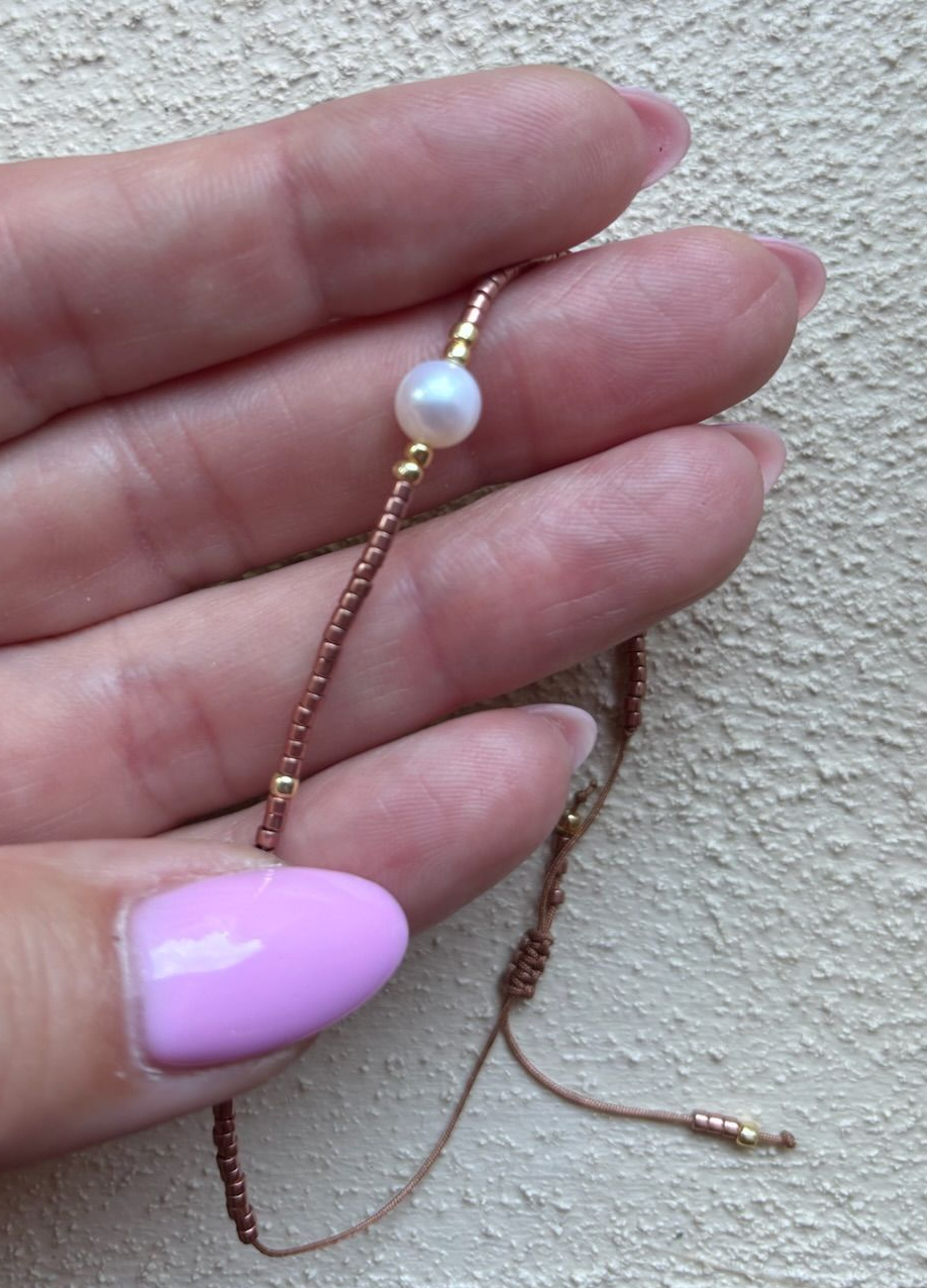 Armband aantrekkoord miyuki kralen met zoetwaterparel - rosegoud