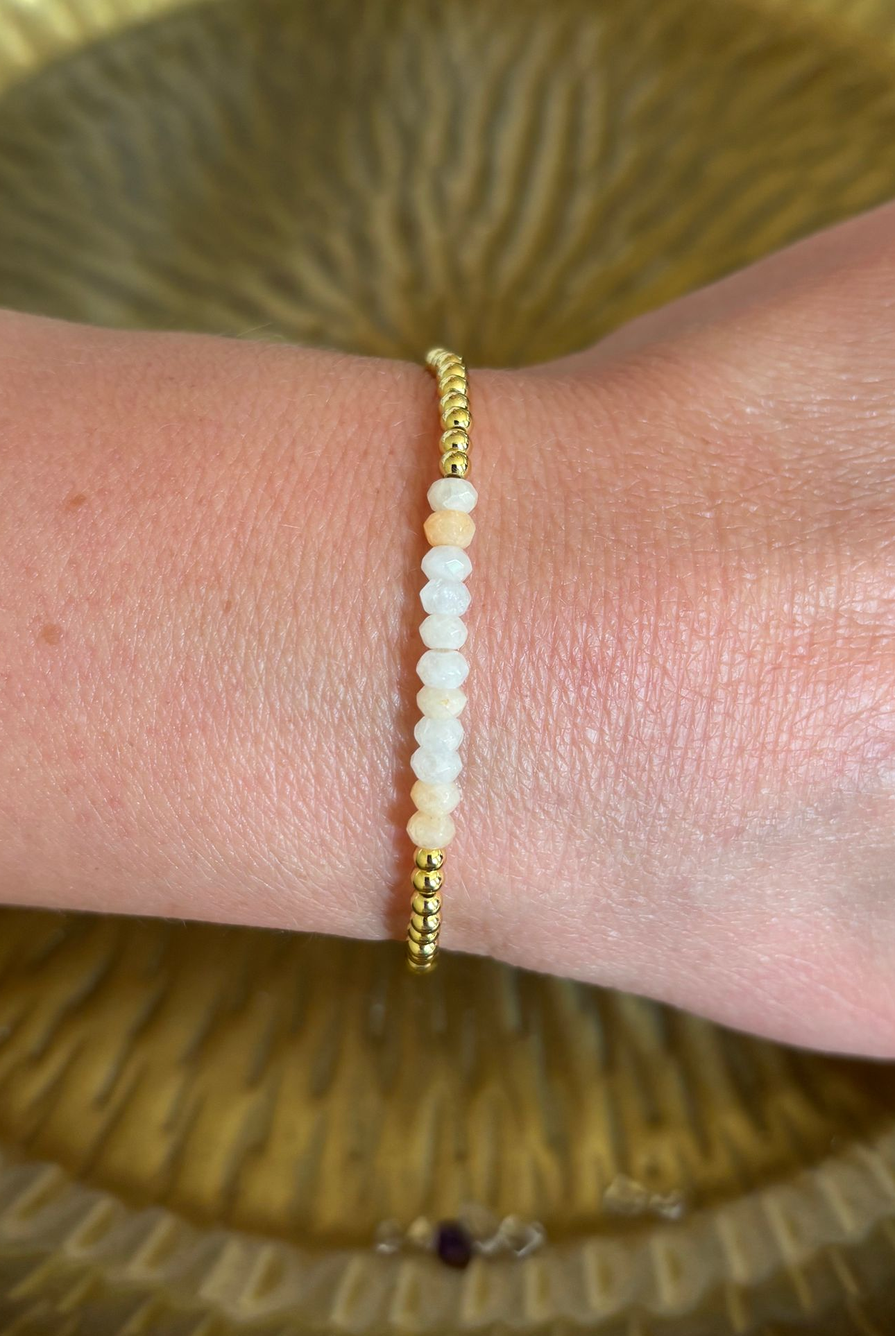 Armband met goudkleurige details & edelsteentjes