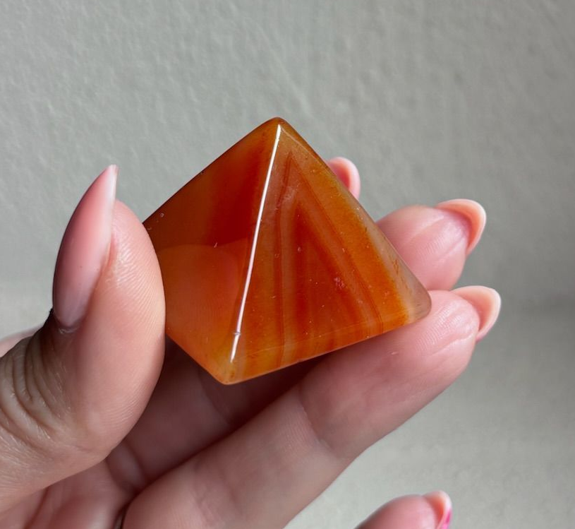 Carneool piramide 3,5 cm
