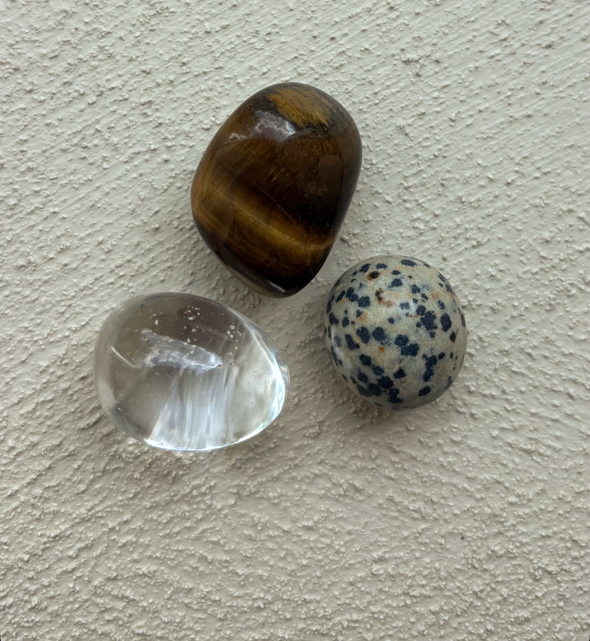 Geschenksetje kracht edelstenen bergkristal, dalmatische jaspis, tijgeroog