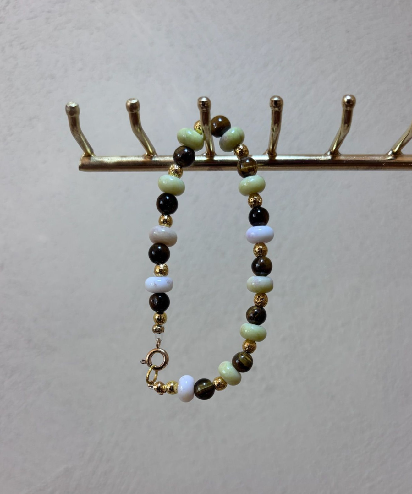 Handgemaakte armband met tijgeroog, hematiet en glazen rondellen