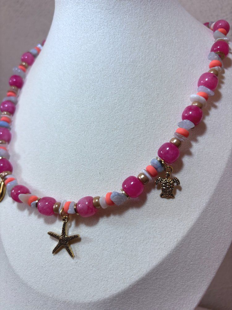 Handgemaakte edelstenen ketting met roze jade en chalcedoon