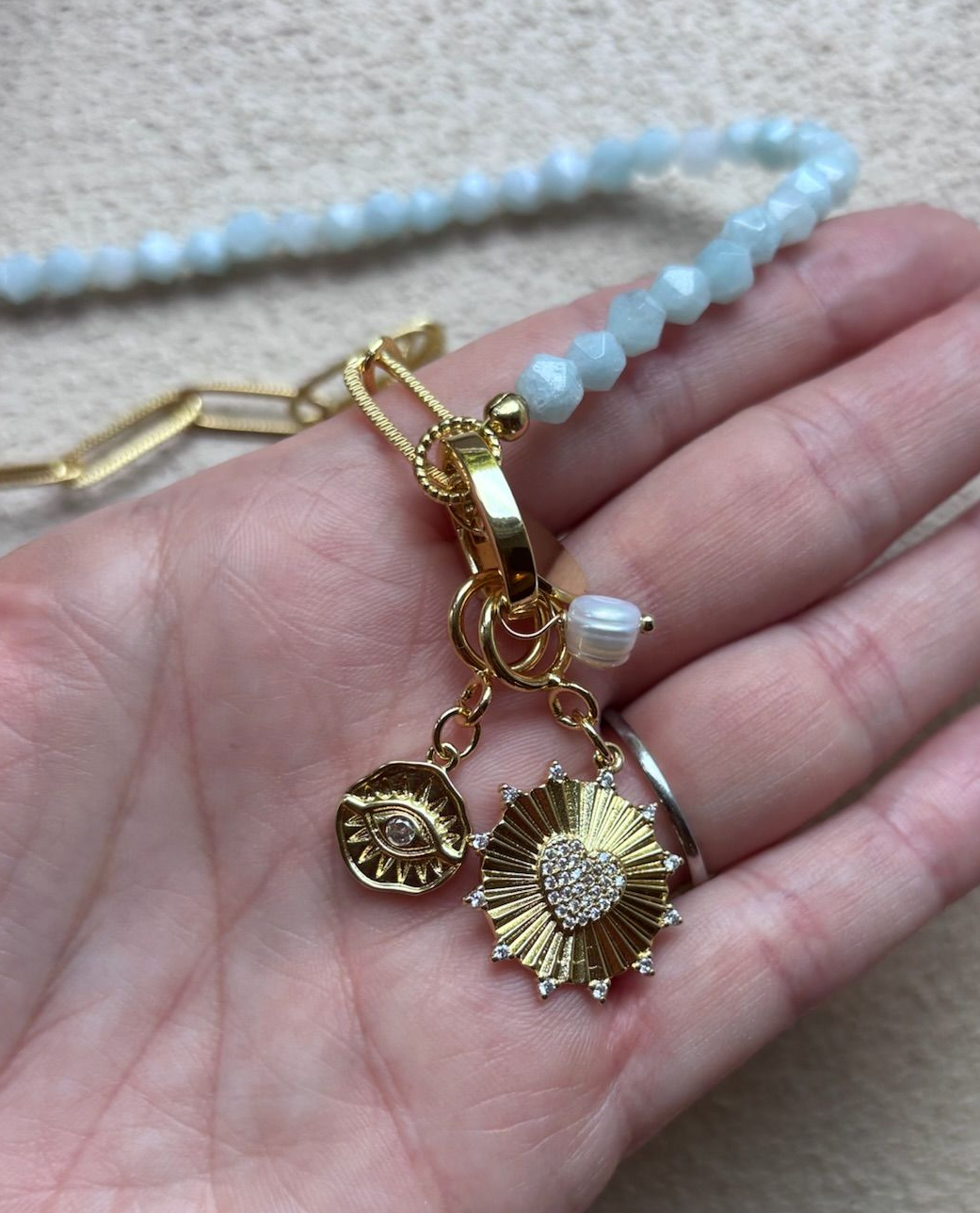 Ketting halfedelsteen en metaal met clip en bedels
