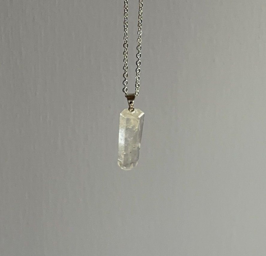 Ketting zilver met bergkristal punthanger