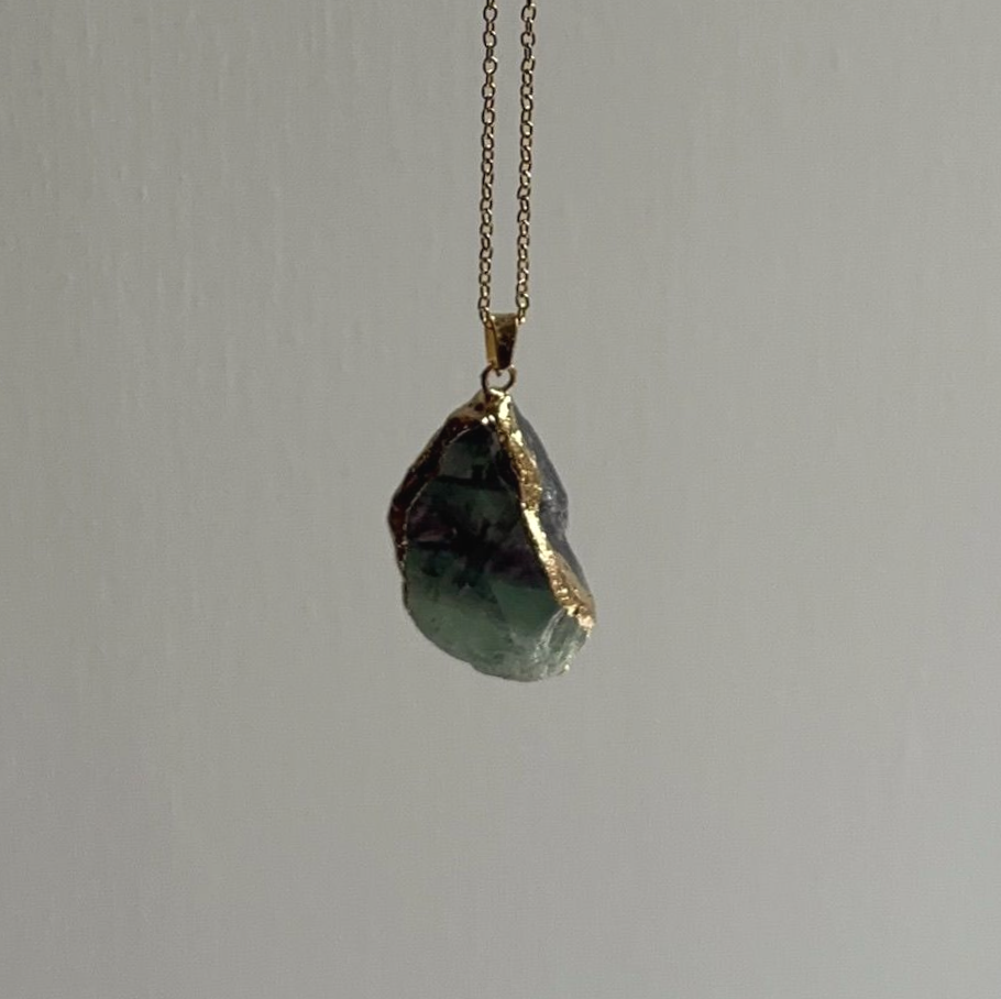 Ketting met ruw fluoriet hanger