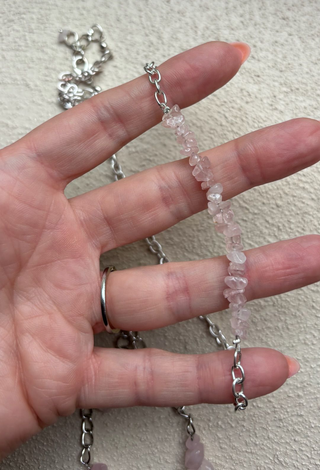 Sieradenset met rozenkwarts chip en armband