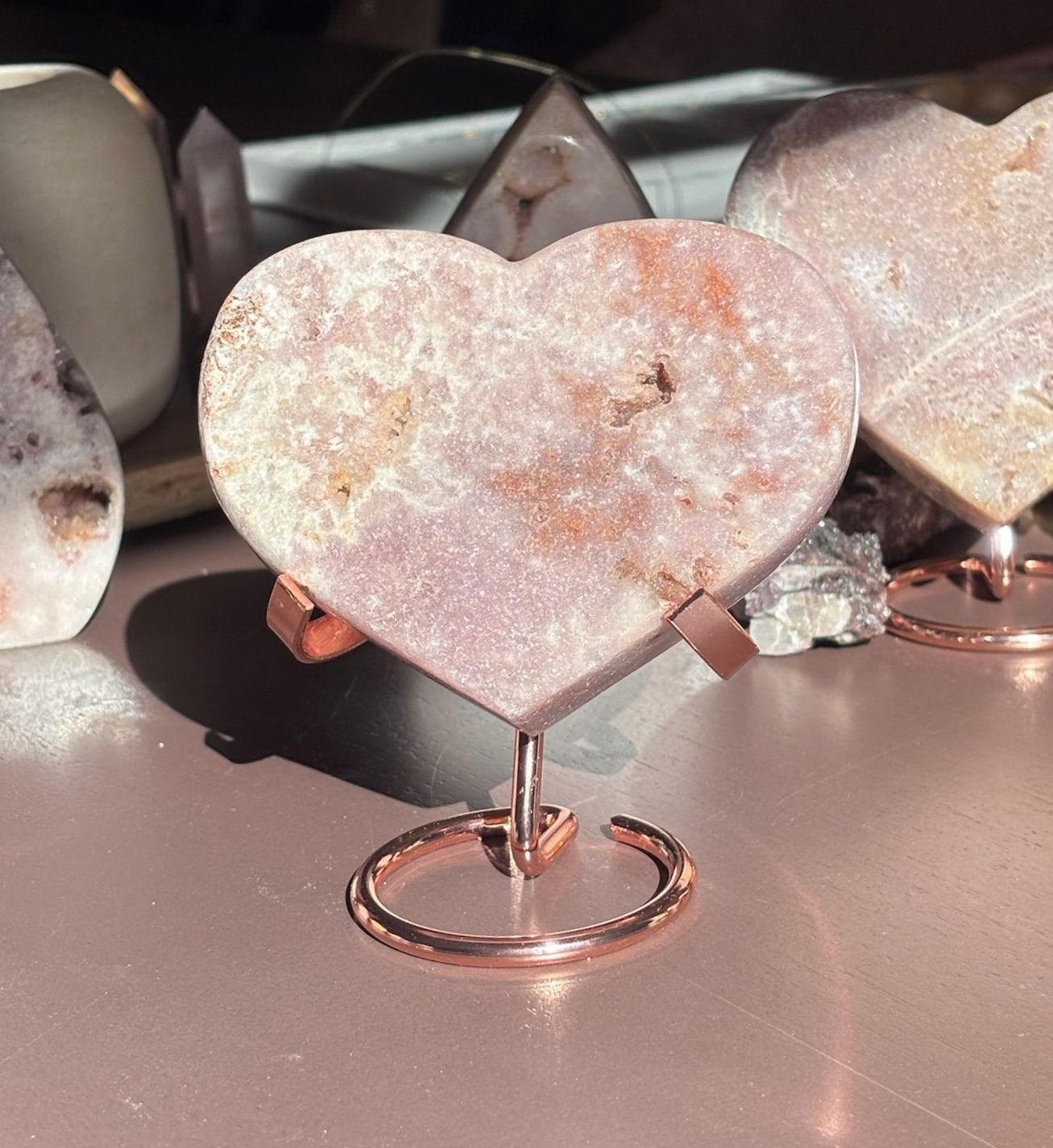 Roze amethist hart met standaard
