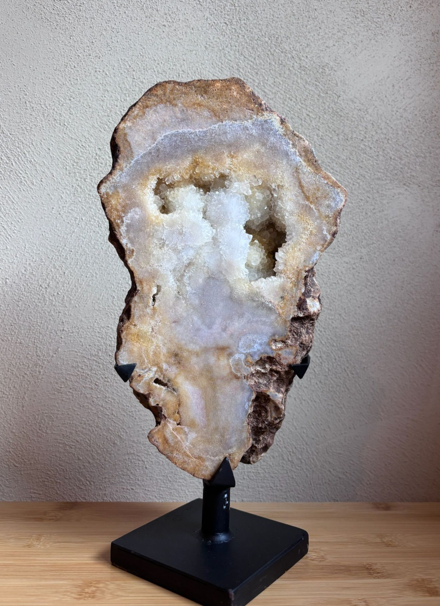 Roze amethist op standaard - 33 cm