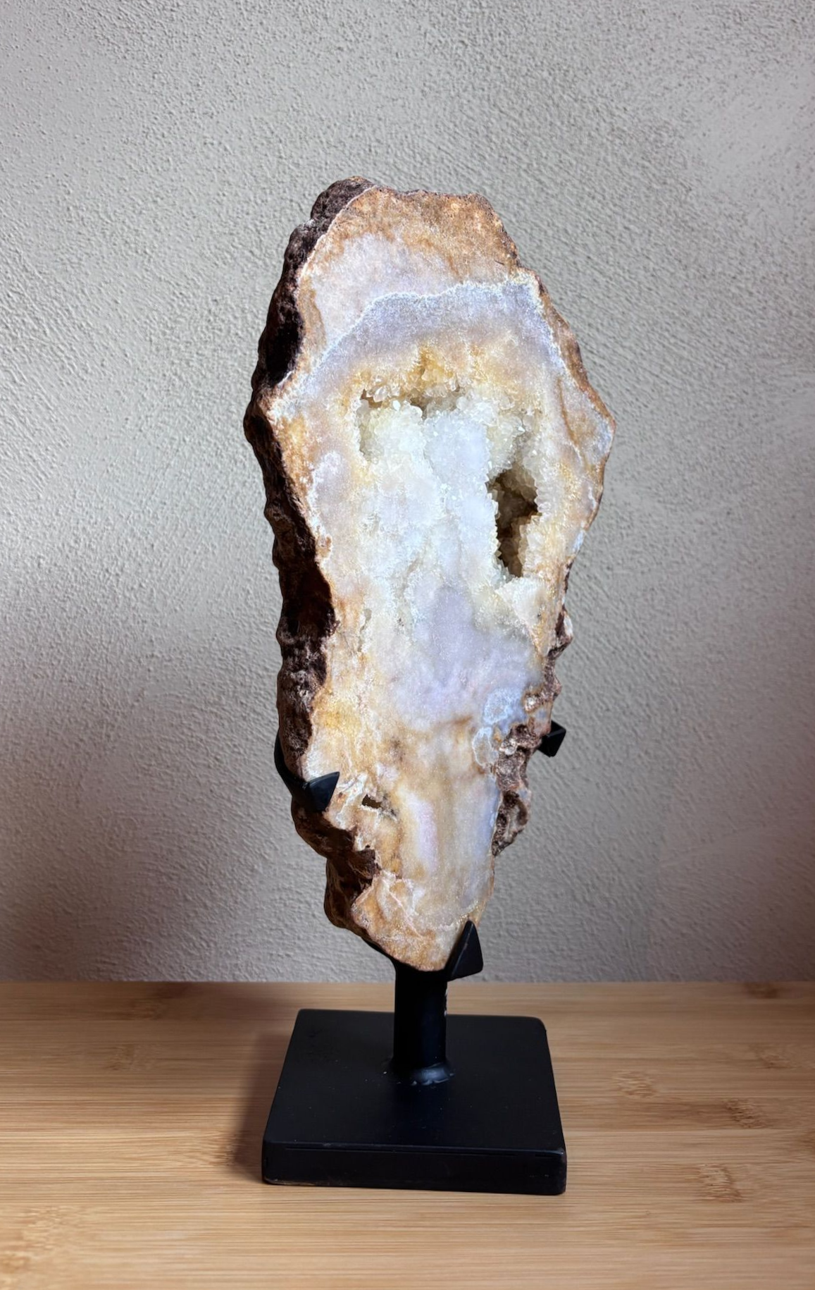 Roze amethist op standaard - 33 cm