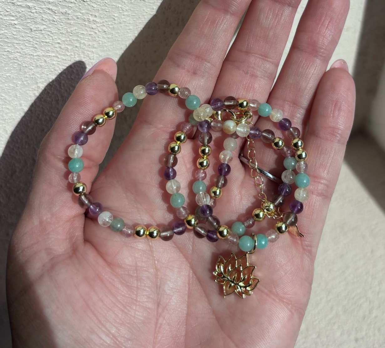 Verstelbare halsketting lotus met edelstenen
