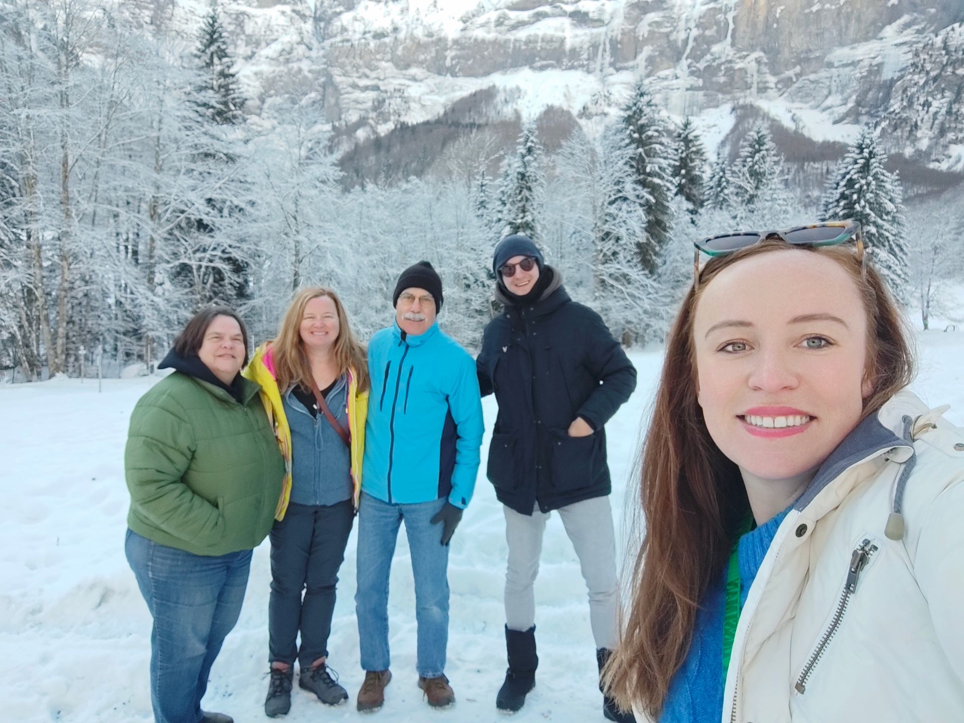 A group of people are posing for a picture in the snow.