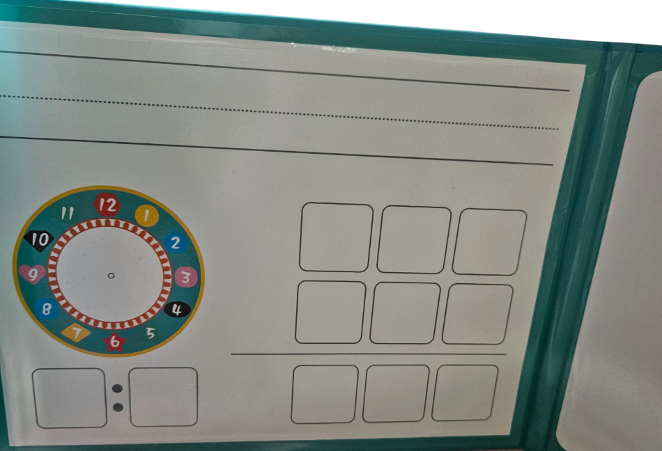 Libro pizarra con letras y números magnéticos