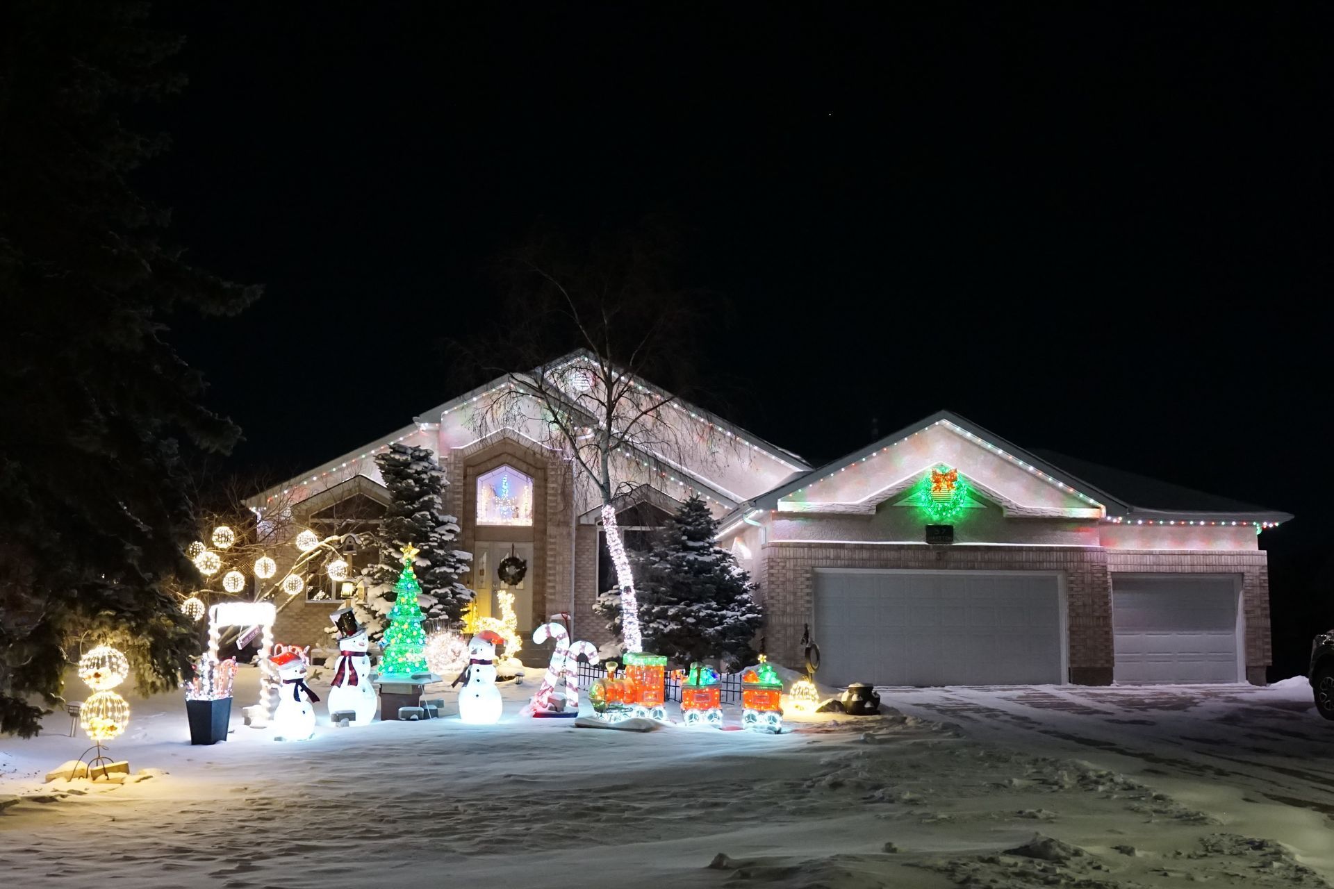 Holiday Lighting on a bungalow