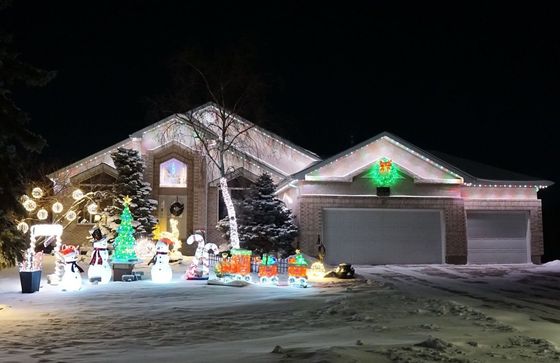Holiday Lighting on a bungalow
