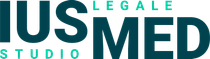 Logo per IUS MED Studio: scritta verde acqua su sfondo bianco.