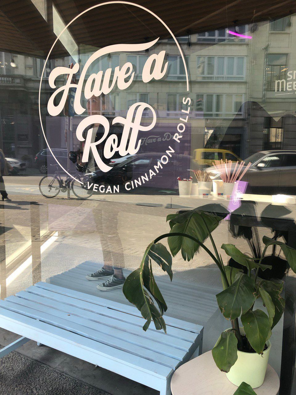 have a roll | vegan kaneelbroodje | vegan antwerpen
