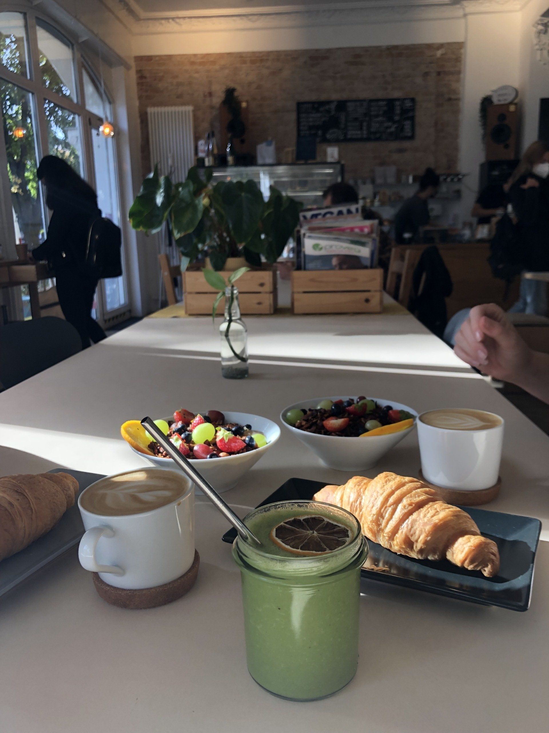 plantbase | vegan hotspot Berlin | vegan croissants