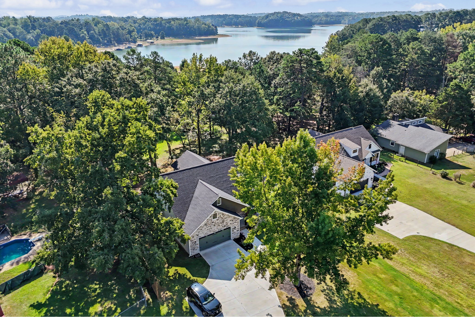 Homes overlooking Lake Hartwell in Upstate South Carolina