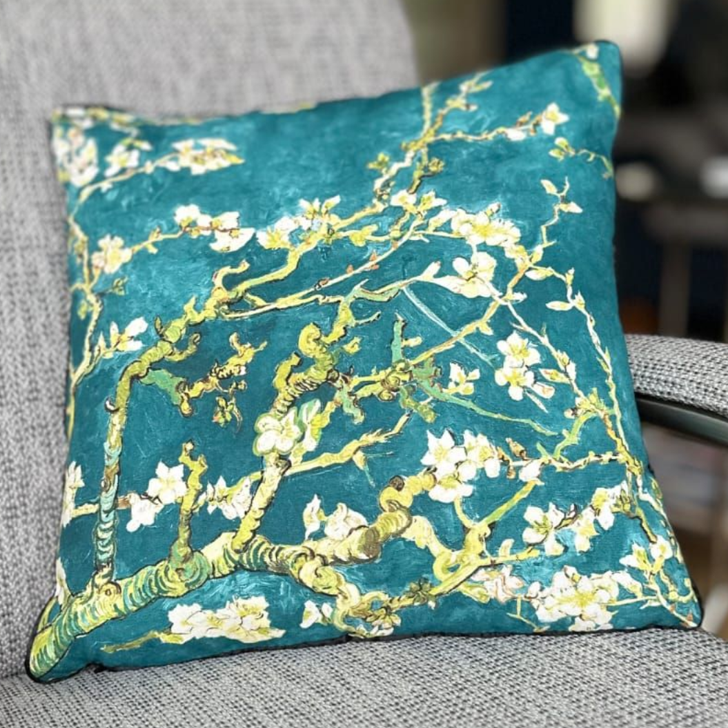 Blauwgroen kussen met Van Goghs dessin 