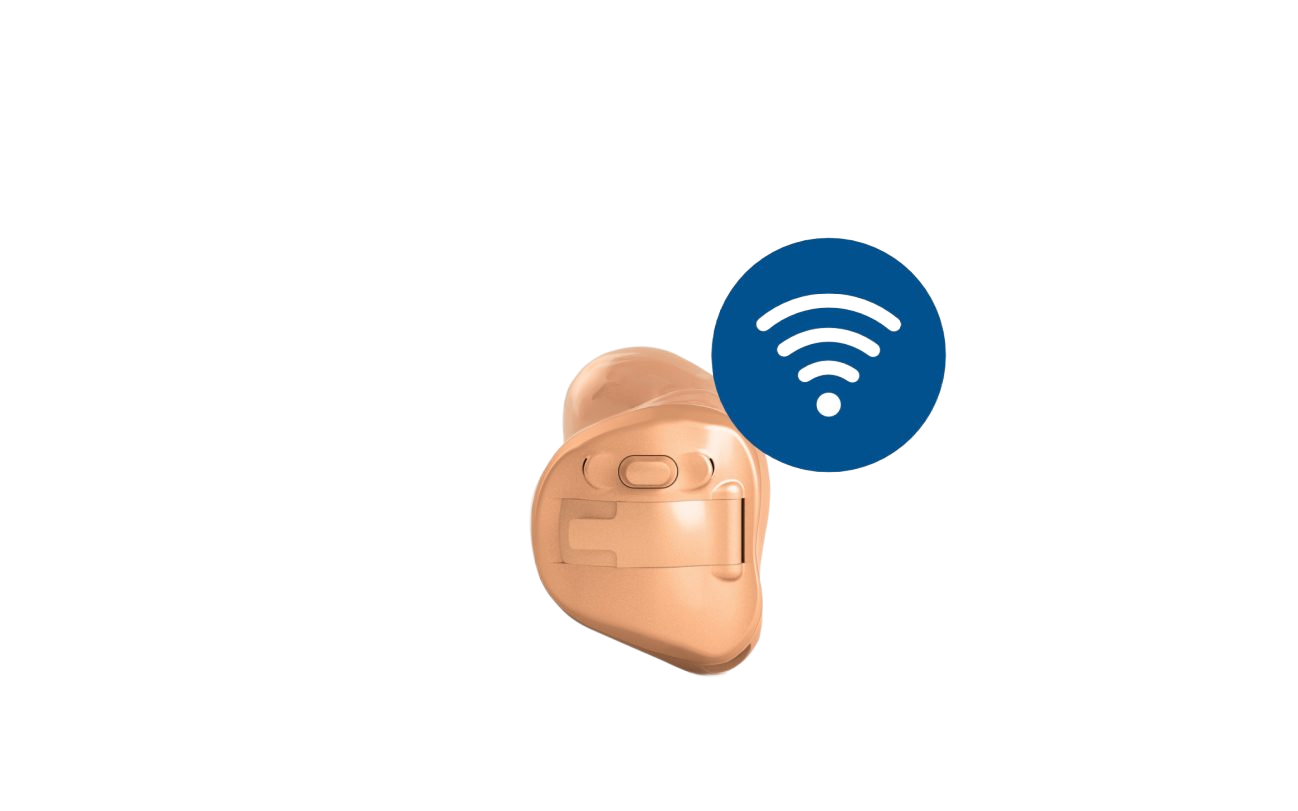 Un apparecchio acustico endoauricolare color carne accanto a un'icona circolare blu con un simbolo Wi-Fi bianco.
