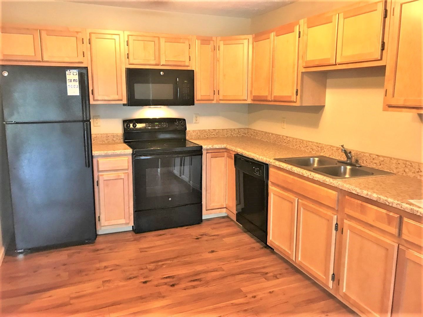 Lakepointe Apartment Homes - Image 7