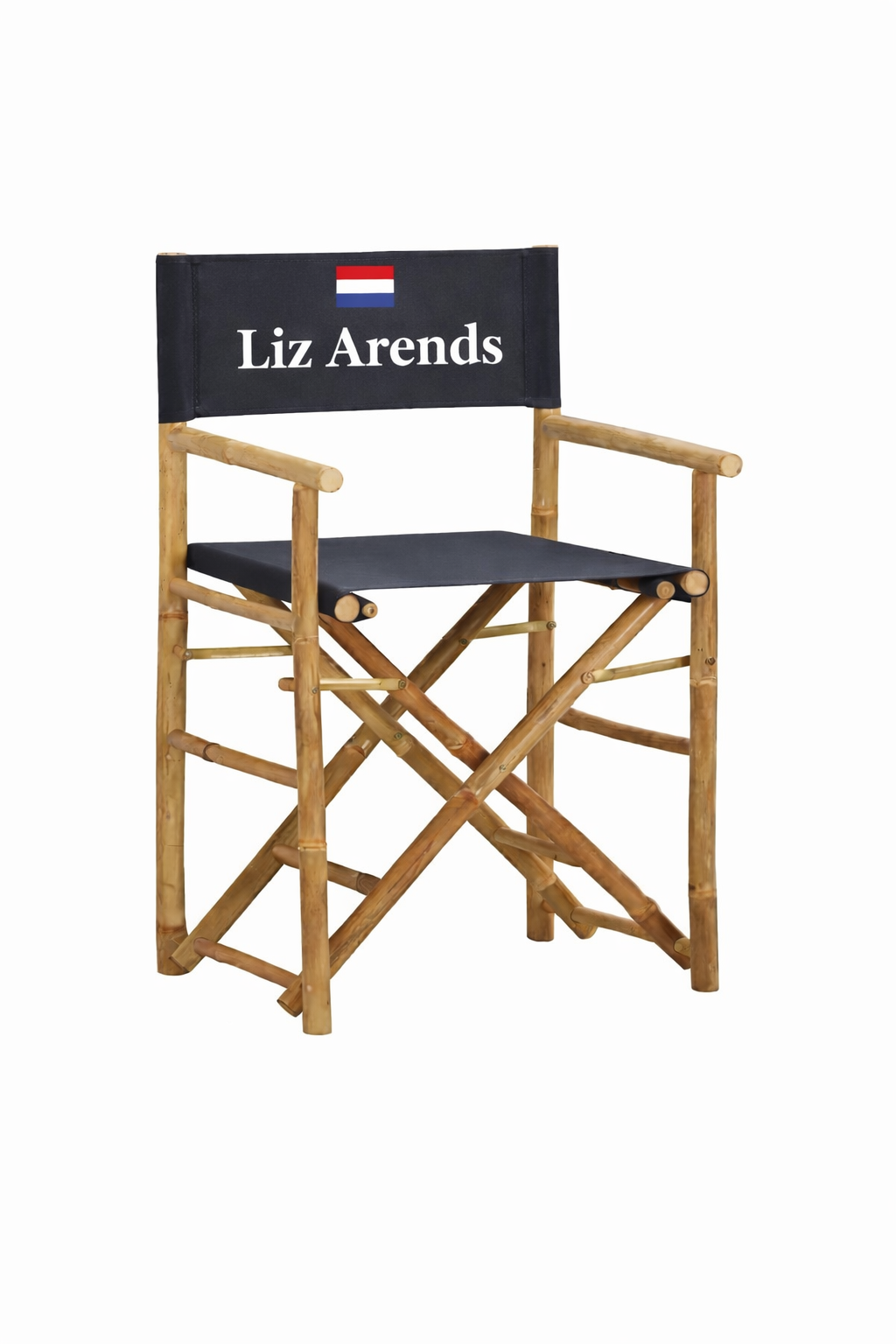Regisseursstoel met zwarte zitting en rugleuning, licht houten frame en de naam 