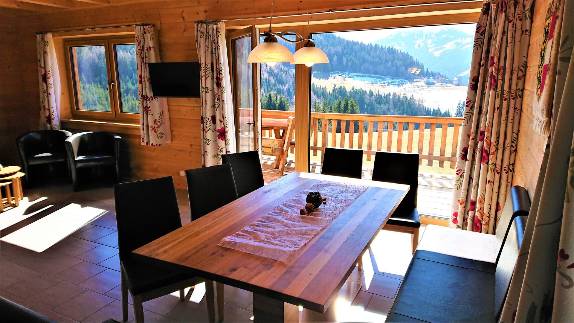 Esstisch Blick auf die Berge