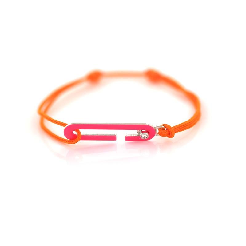 Bracelet cordon orange avec fermoir barre rectangulaire rose.