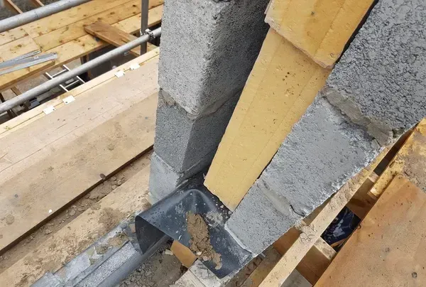 DPC under cavity wall dpc protective layer under a cavity wall with insulation and concrete blocks