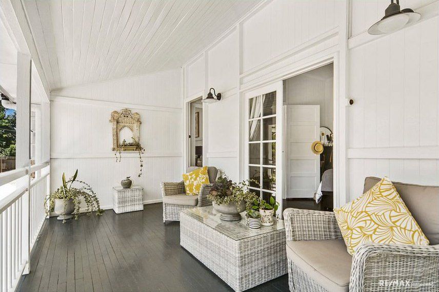 A large porch with wicker furniture and a coffee table — Painter In Sunshine Coast, QLD