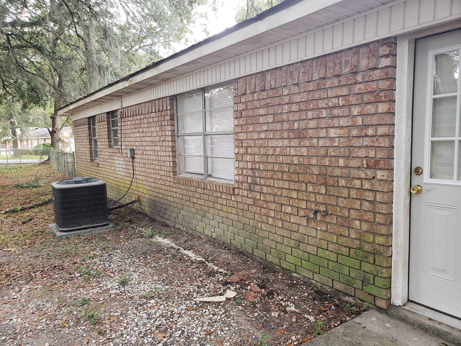 Brick House before SPUSA pressure washing service