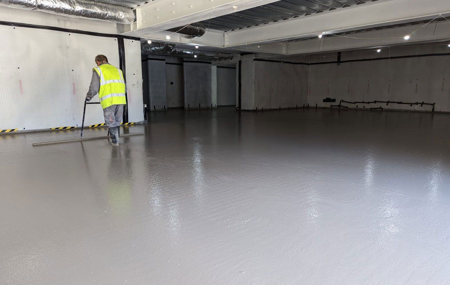 levelling out the floor screed