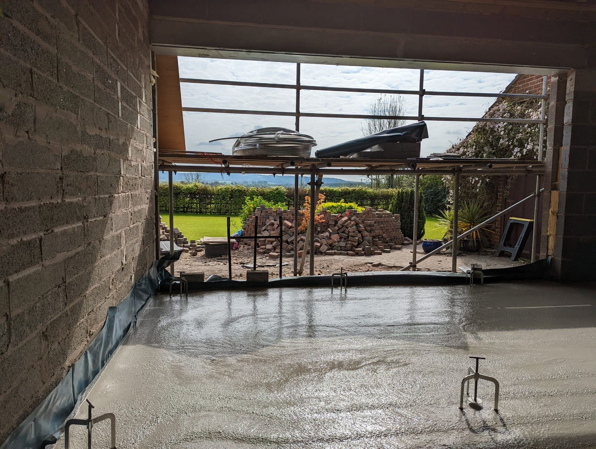 What is liquid screed