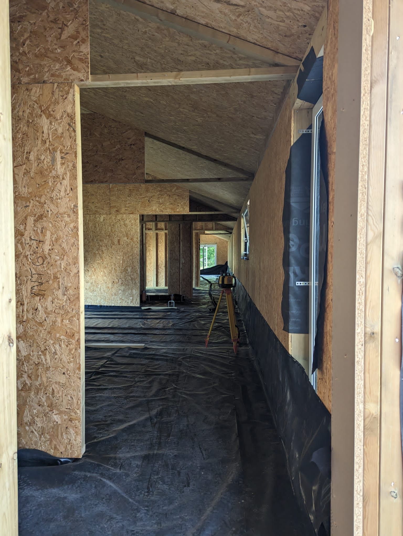 Insulation and screeding