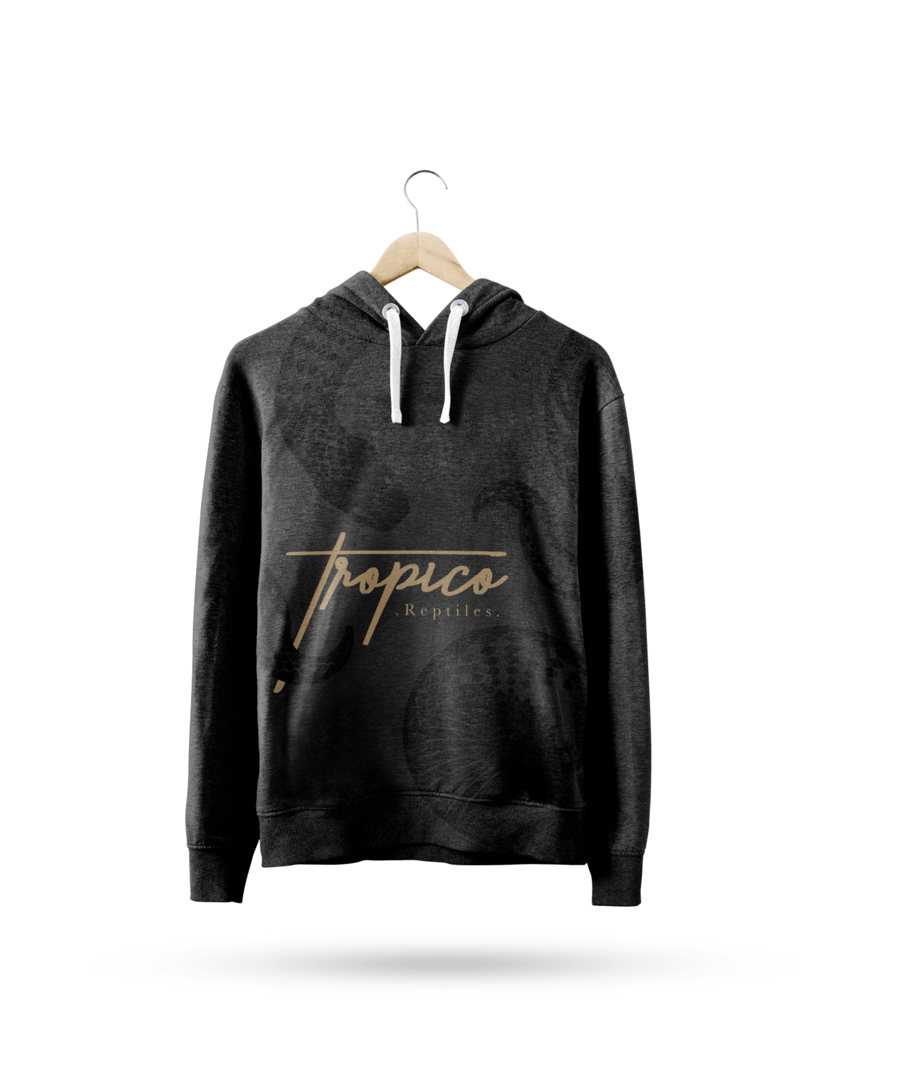 Sudadera negra con capucha en una percha con cordones blancos y texto dorado