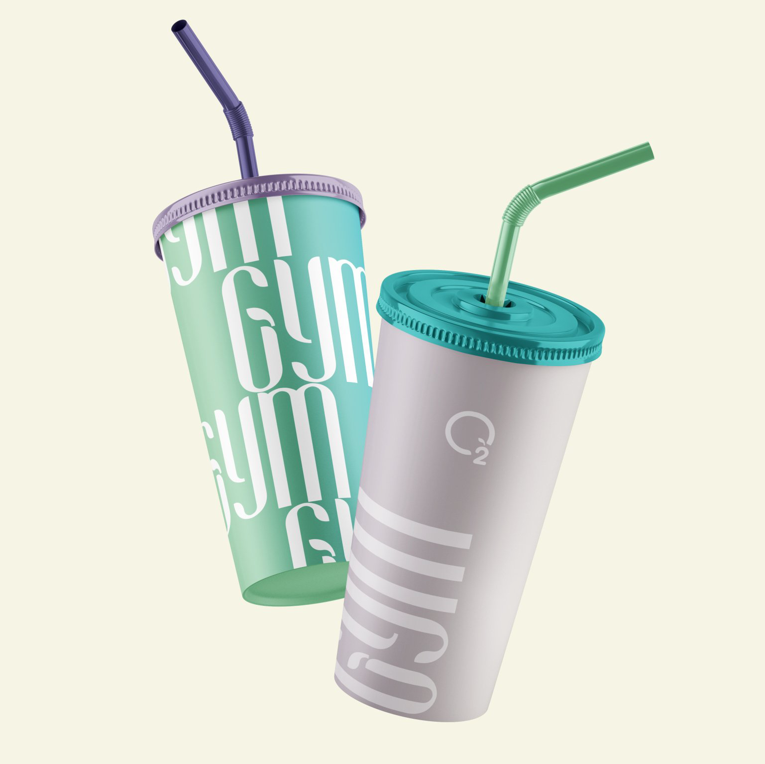 ROM&ROM  Dos vasos de plástico para llevar en tonos pastel con pajitas dobladas, uno menta y otro gris, sobre un fondo claro.