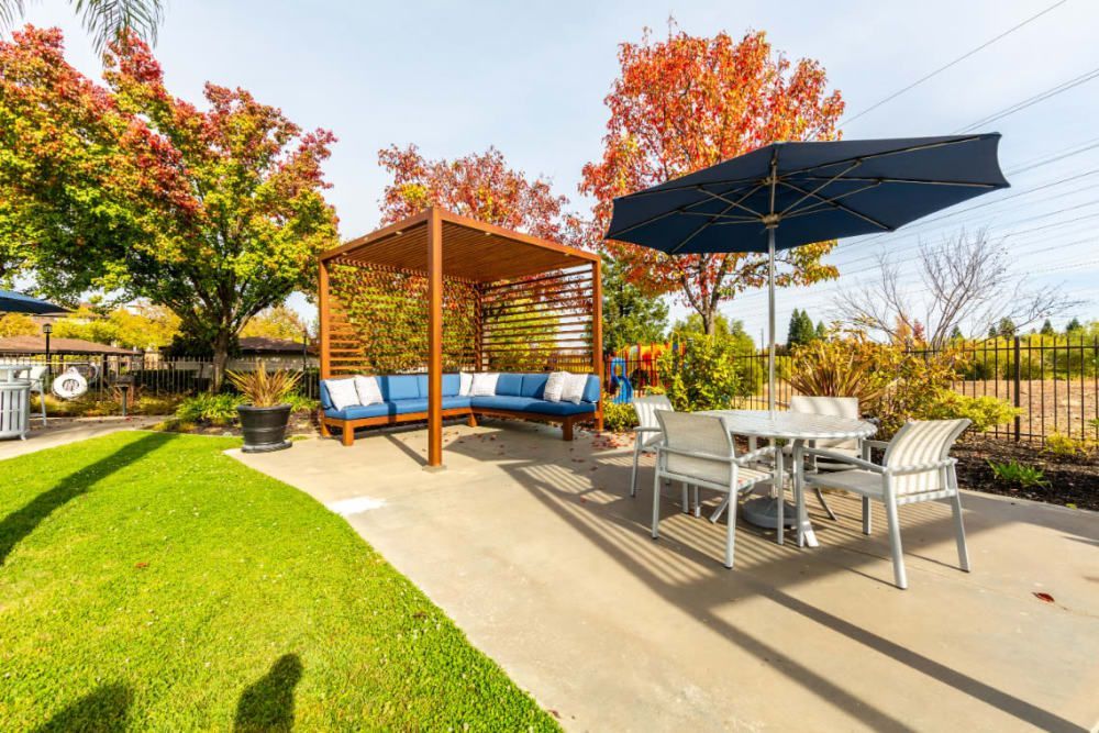 Outdoor Patio at The Fairmont at Willow Creek